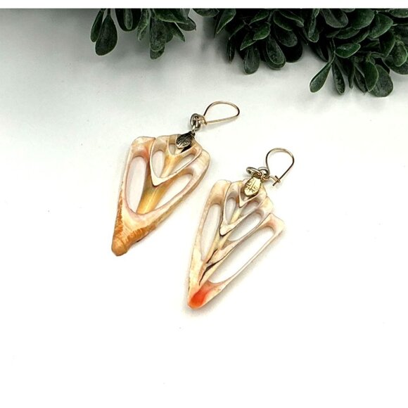 Natural Shell Carved Dangle Earrings With Gold tone Hooks - Picture 2 of 3